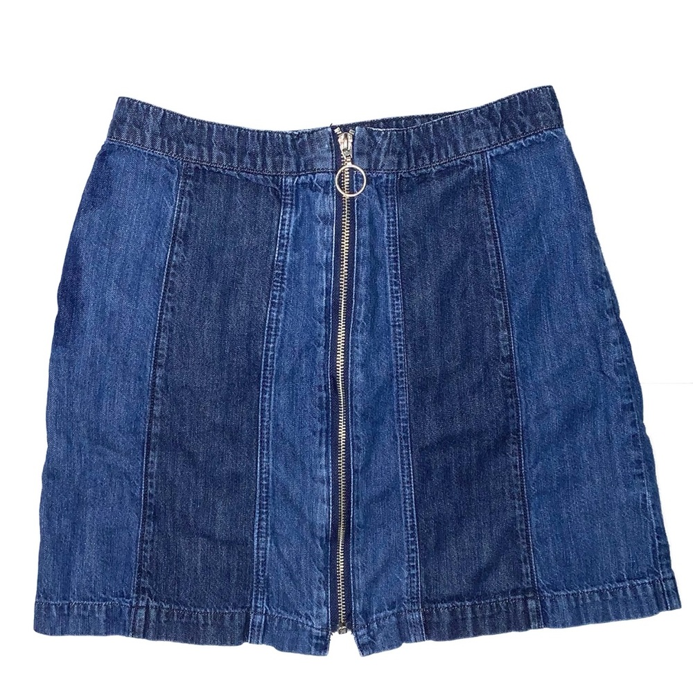 H&M two-toned denim mini skirt.